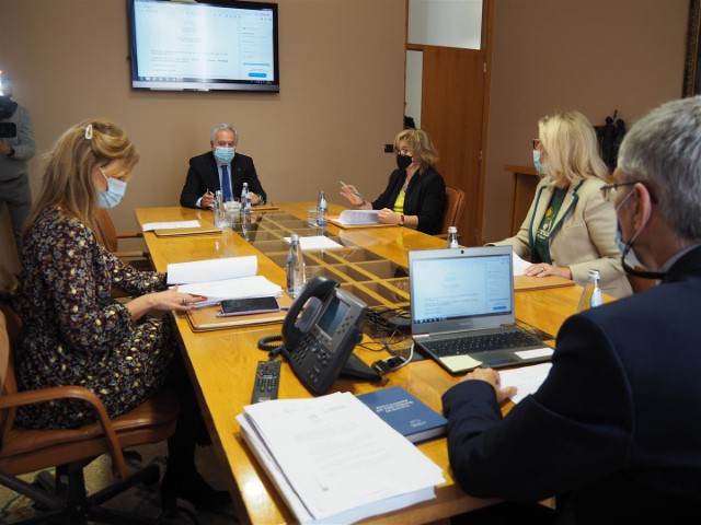 O Parlamento de Galicia conxela as retribucións de deputados e deputadas para 2021